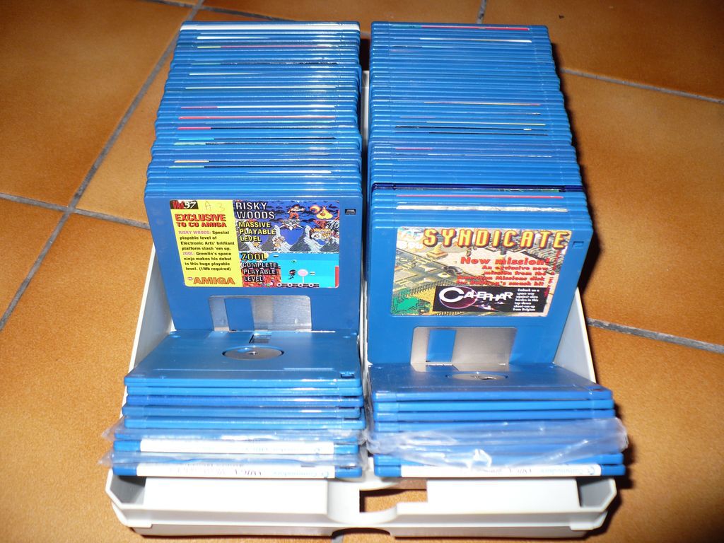 [DONNÉ] Disquettes Amiga Format + Workbench 1.3 307658P11204571