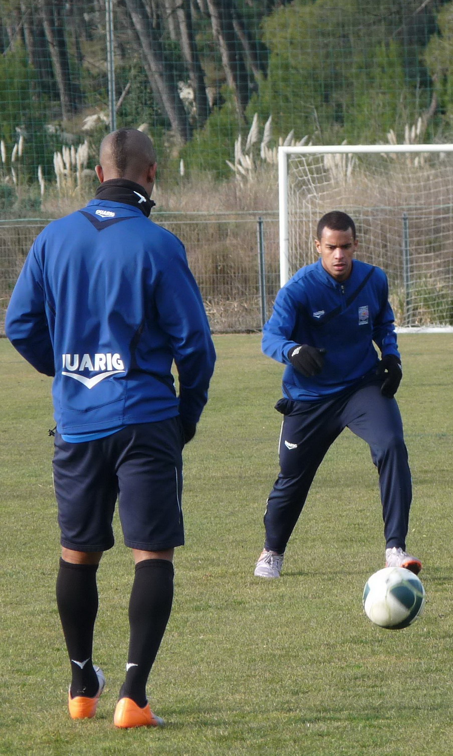 LE F.C.ISTRES OUEST PROVENCE ..LA PROVENCE SEREINE  307823P1130482