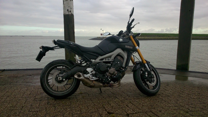 couleur - Photos de toutes les Yamaha MT-09 du forum ! :) - Page 25 313029YDzjiepie