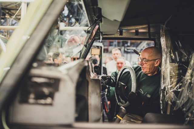 Célébration de la légende : Le dernier Land Rover DEFENDER est construit à Solihull 316083unspecified11