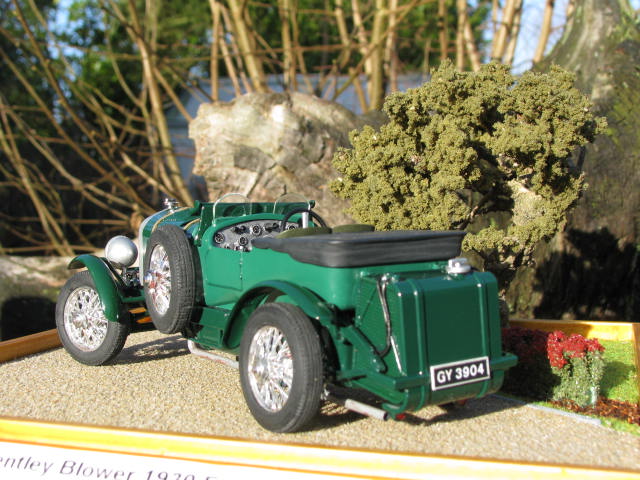 BENTLEY BLOWER 1930 FROG 1/24 et diorama.  320281182DehorsVII