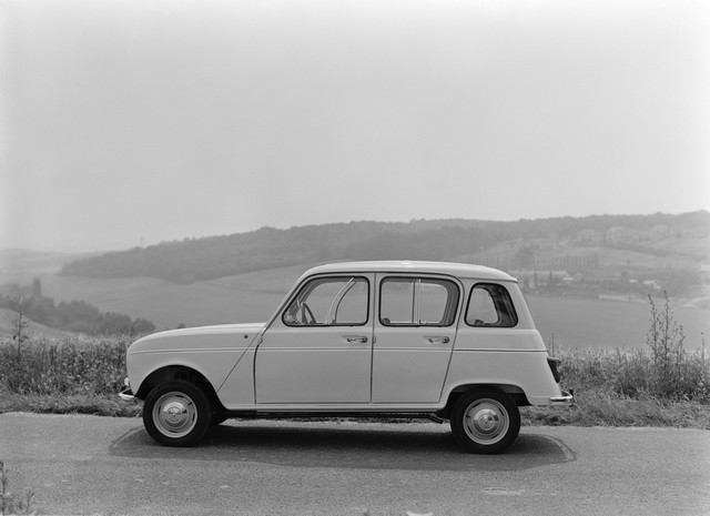 Renault participe au "4L INTERNATIONAL" 2017 et dévoile des images d’archives inédites 3241739396216