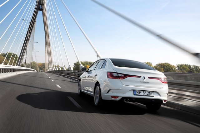 Nouvelle MEGANE Sedan : Design dynamique et ambiance surclassée à bord de la nouvelle berline tricorps de Renault  3298838354416