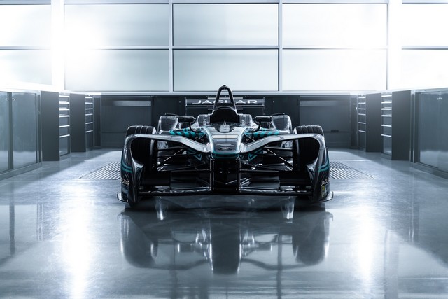 Jaguar Revient À La Compétition Avec La I-TYPE Et Son Equipe Composée D'Adam Carroll, Mitch Evans, Ho-Pin Tung et Panasonic 331696panasonicjaguarracingitypefrontnose