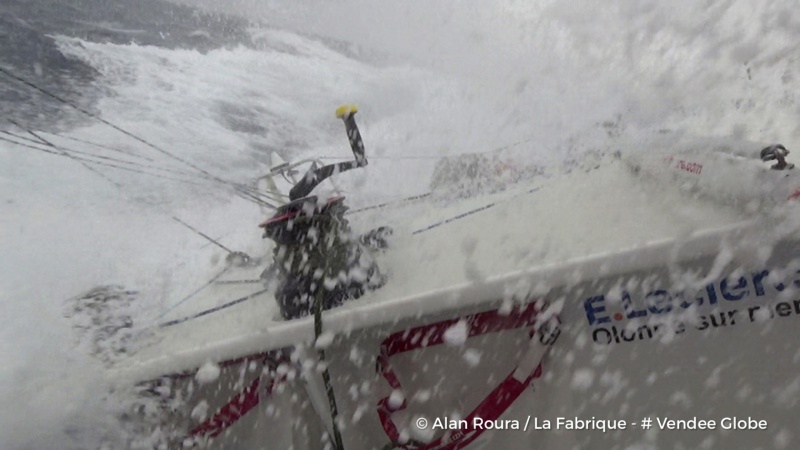 8éme édition du vendée Globe l'Everest des mers - Page 11 331925photosentfromtheboatlafabriqueondecember8th2016photoalanrouraphotoenvoyeedepuislebateaulafabriquele8decembre2016photoalanrouramerdusudr16801200