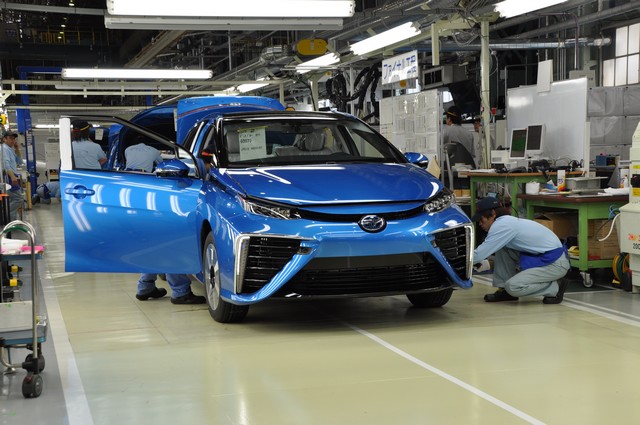 Toyota révèle les coulisses de la production de la Mirai 332552ceremony09