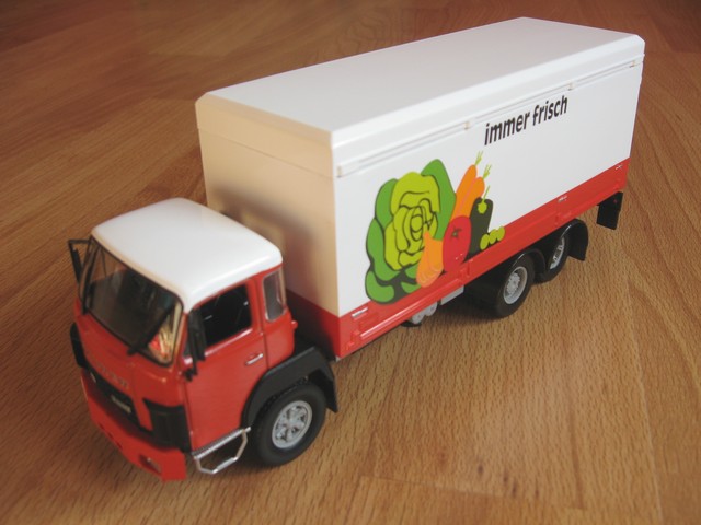 collection  ALTAYA" camions d'autrefois  "  au 1/43 339386IMG4112