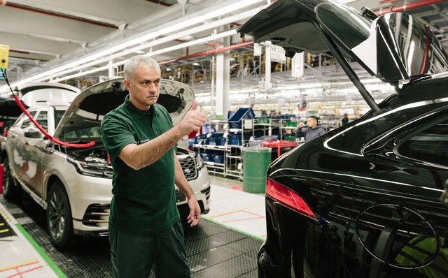 Visite Surprise De José Mourinho Dans L'usine Jaguar 346321jfpacemourinhosurprisevisit1611170110