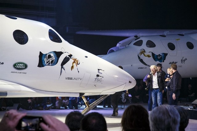  Land Rover a participé à la présentation Mondiale Du Nouveau Spaceshiptwo De Virgin Galactic 360612VGVSSUnityReveal008LowRes