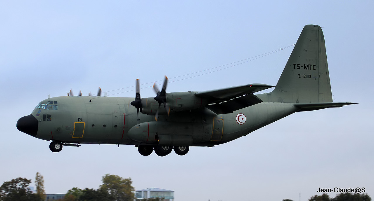 Tunisia Air Force Lockheed Hercules C-130 TS-MTC le 12.11.13 364333IMG0144filtered