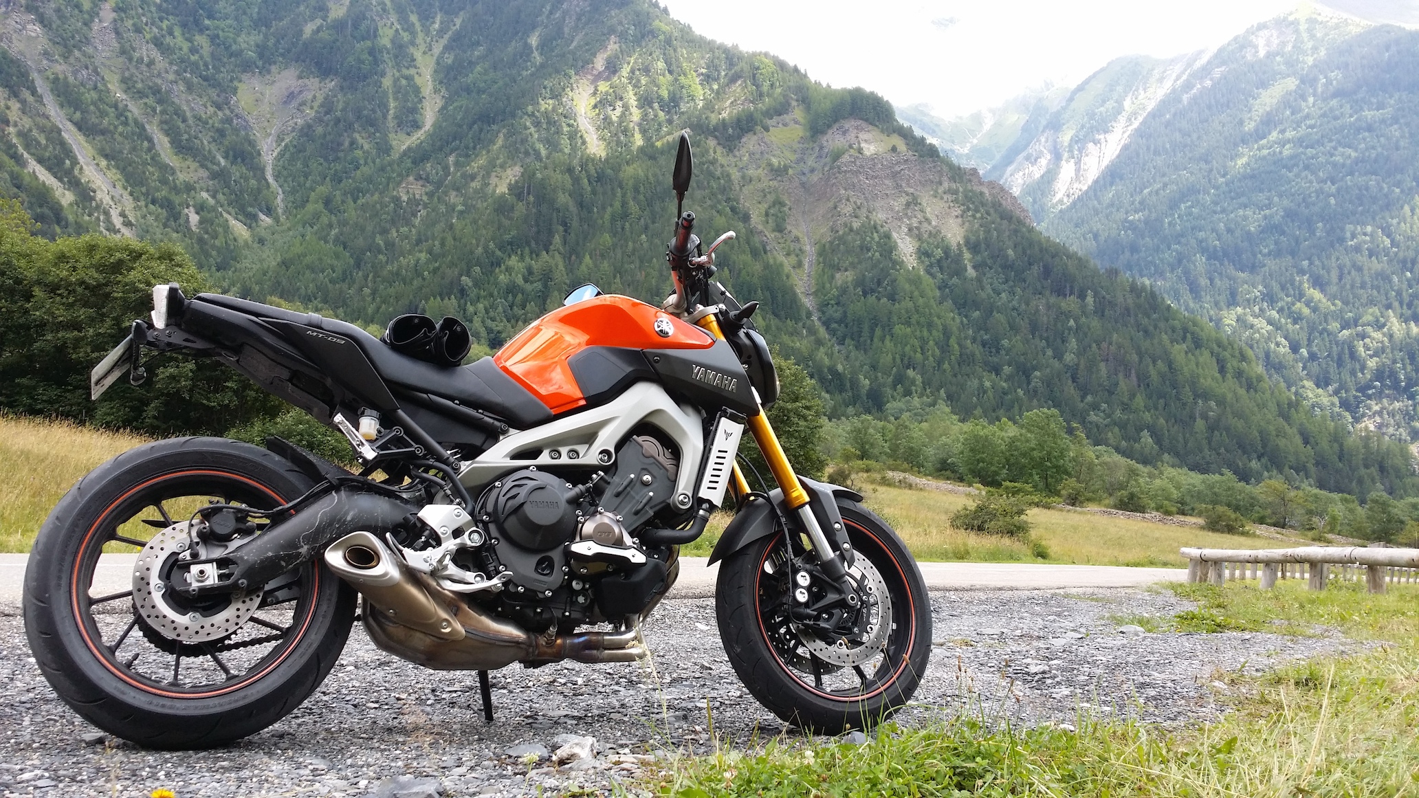 PLAQUE - Photos de toutes les Yamaha MT-09 du forum ! :) 370989YNineInchAir