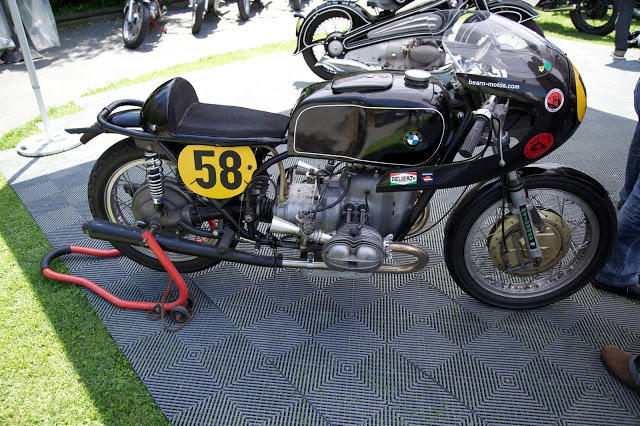 C'est ici qu'on met les bien molles....BMW Café Racer - Page 22 372067IMG2265