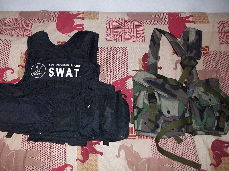 [VENDUS] Tenue SWAT et tout ce qui va avec 3739021004396