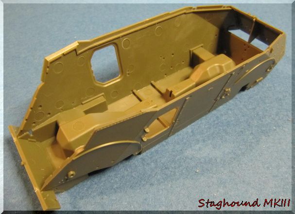 Staghound MKIII - BRONCO - 1/35ème  (6ème mise à jour le 20/11/10 à 18h45) 376923recto_caisse_mod