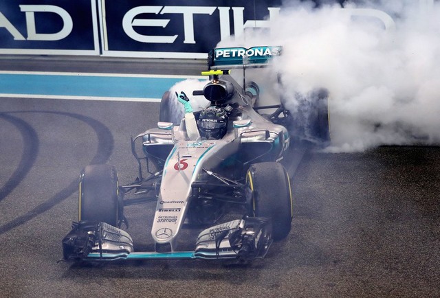 F1 GP d'Abu Dhabi 2016 : Victoire Lewis Hamilton, champion du monde Nico Rosberg 394798rosbergburn