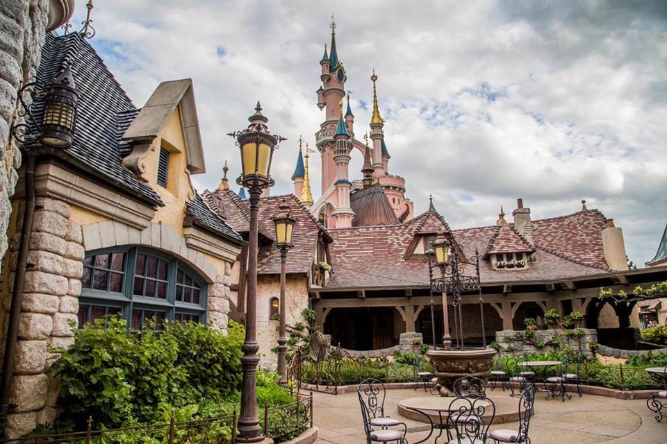 L'Auberge de Cendrillon (Disneyland Parc) - Page 4 40179820429661102135728333330682519829050436893841n