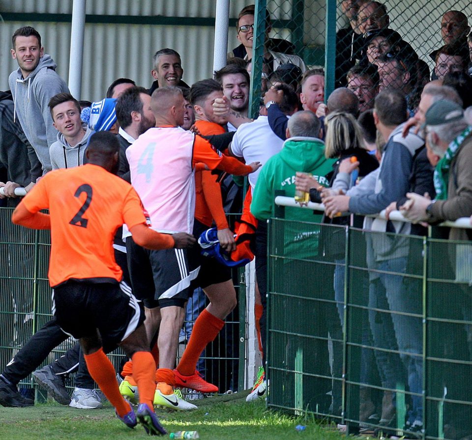 Saison 16/17 - Avril - Page 3 406386BillericayTownFC2