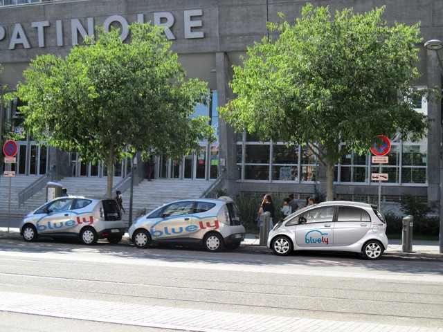 Le Groupe PSA étend son partenariat avec Bolloré dans les services d’autopartage Bluely à Lyon et Bluecub à Bordeaux 411294CtW94xkW8AAAbBm