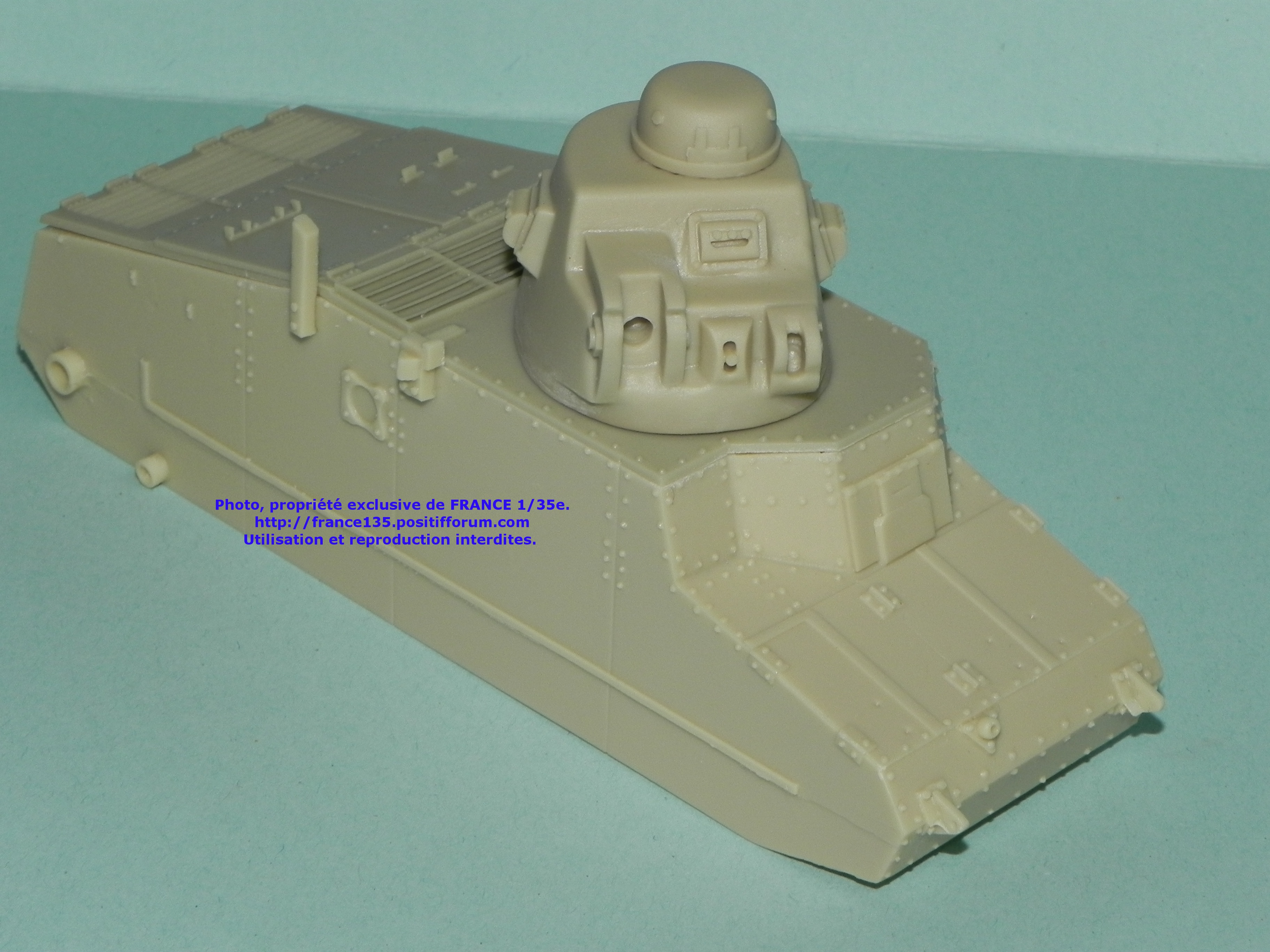 Char D1 et D1 casemate. BLITZ, 1/35, refs 35 FS 1013 et 35 FS 1014. Résine. 413230D104