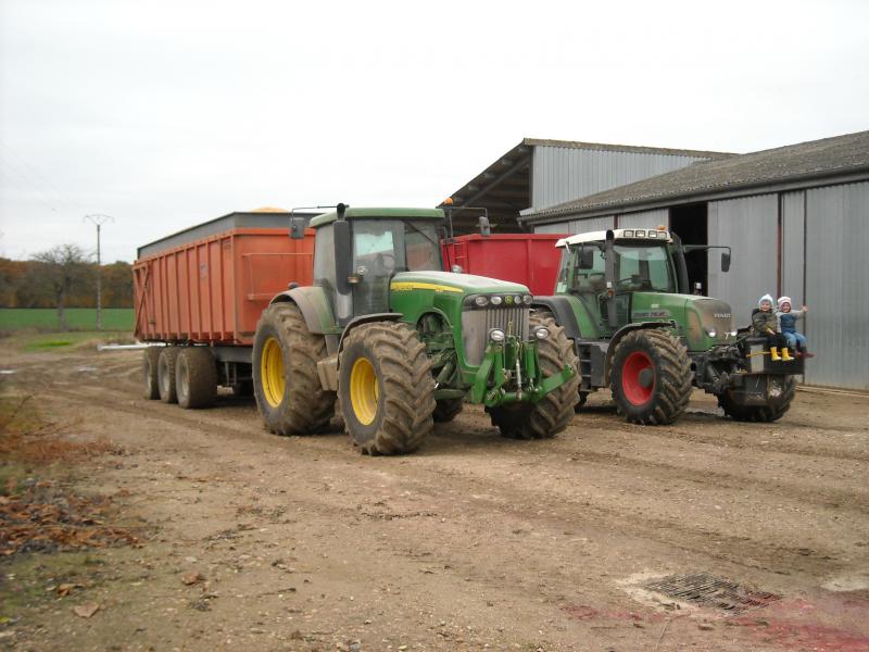 récolte des mais dans le loiret avec deux super chauffeurs  413509DSCN1872jpg