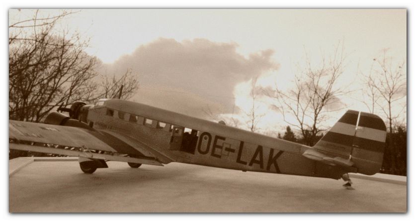 [Concours Liners] Junkers Ju-52/3m - Flughafen Innsbruck, Österreich - Revell 1/48ème - Montage terminé en page 7 !!! - Page 5 415456Sepiacouch1