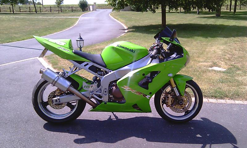 Mon joujou vert ZX6RR K4 419025IMAG0239