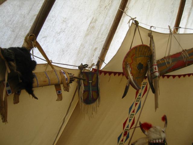 Montage d'un tepee ( tipi ). 421602f