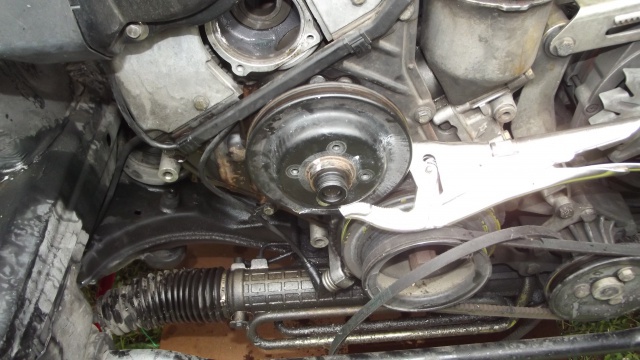 tuto -  [ BMW E36 316i an 1992 ] Démontage circuit de refroidissement avec problème pompe à eau (tuto) 42412619Pouliepompeeau