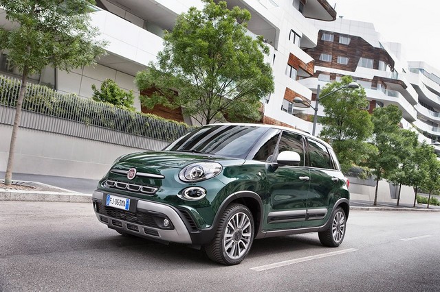 La Nouvelle Fiat 500L 435138170522FiatNew500LCross05