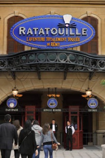 Ratatouille : L'Aventure Totalement Toquée de Rémy [Worlds of Pixar - 2014] - Page 9 45134987r9