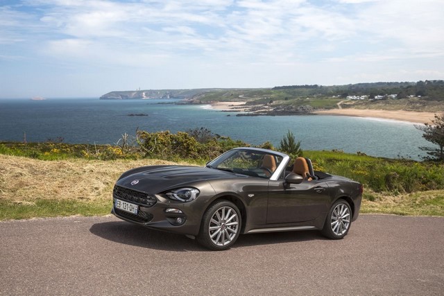 Le Fiat 124 Spider fête son premier cinquantenaire 456135124Spider