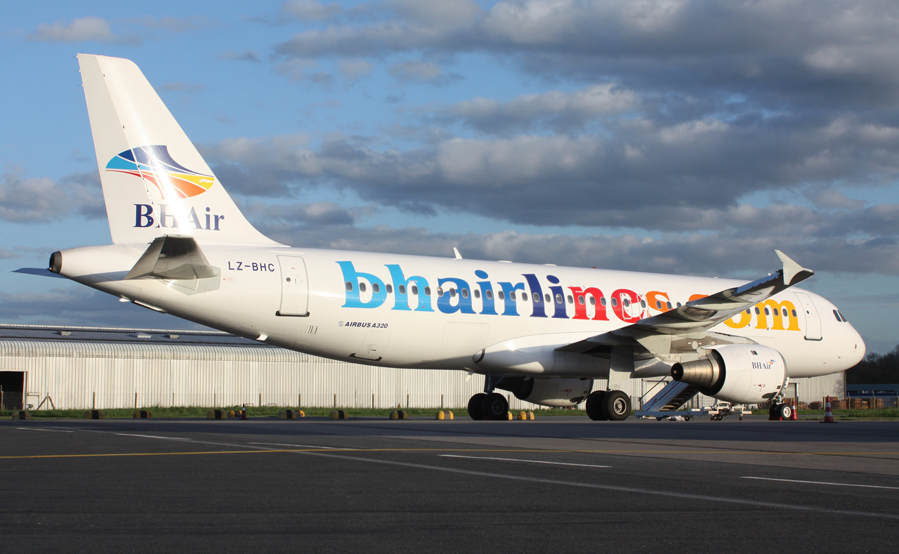 [19/04/2013] Airbus A320 (LZ-BHC) Balkan Holidays Air : N/Cs 456975IMG3478