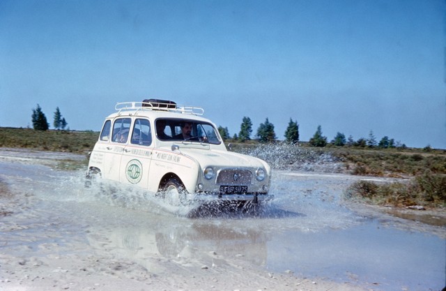 Renault participe au "4L INTERNATIONAL" 2017 et dévoile des images d’archives inédites 4612999398416