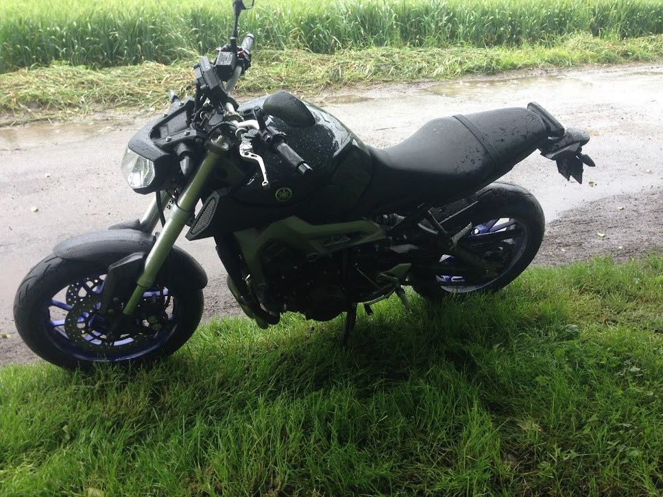 Photos de toutes les Yamaha MT-09 du forum ! :) - Page 25 472010YDaling1