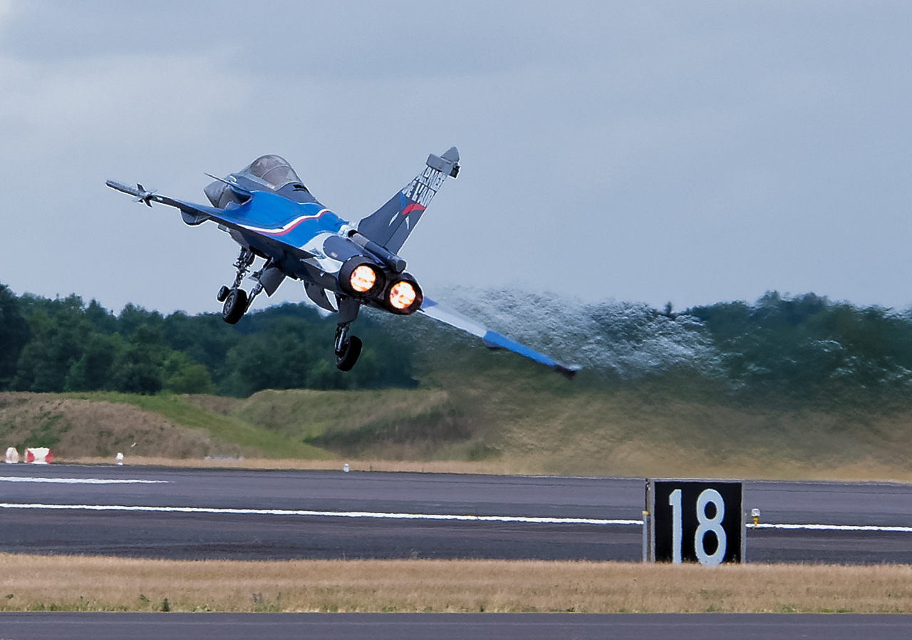 Rafale sur le Rafale et remise de gaz... 477345RSD21280