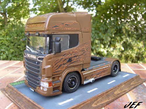 [ITALERI] SCANIA R730 BLACK AMBER Réf 3897 479581SCA086