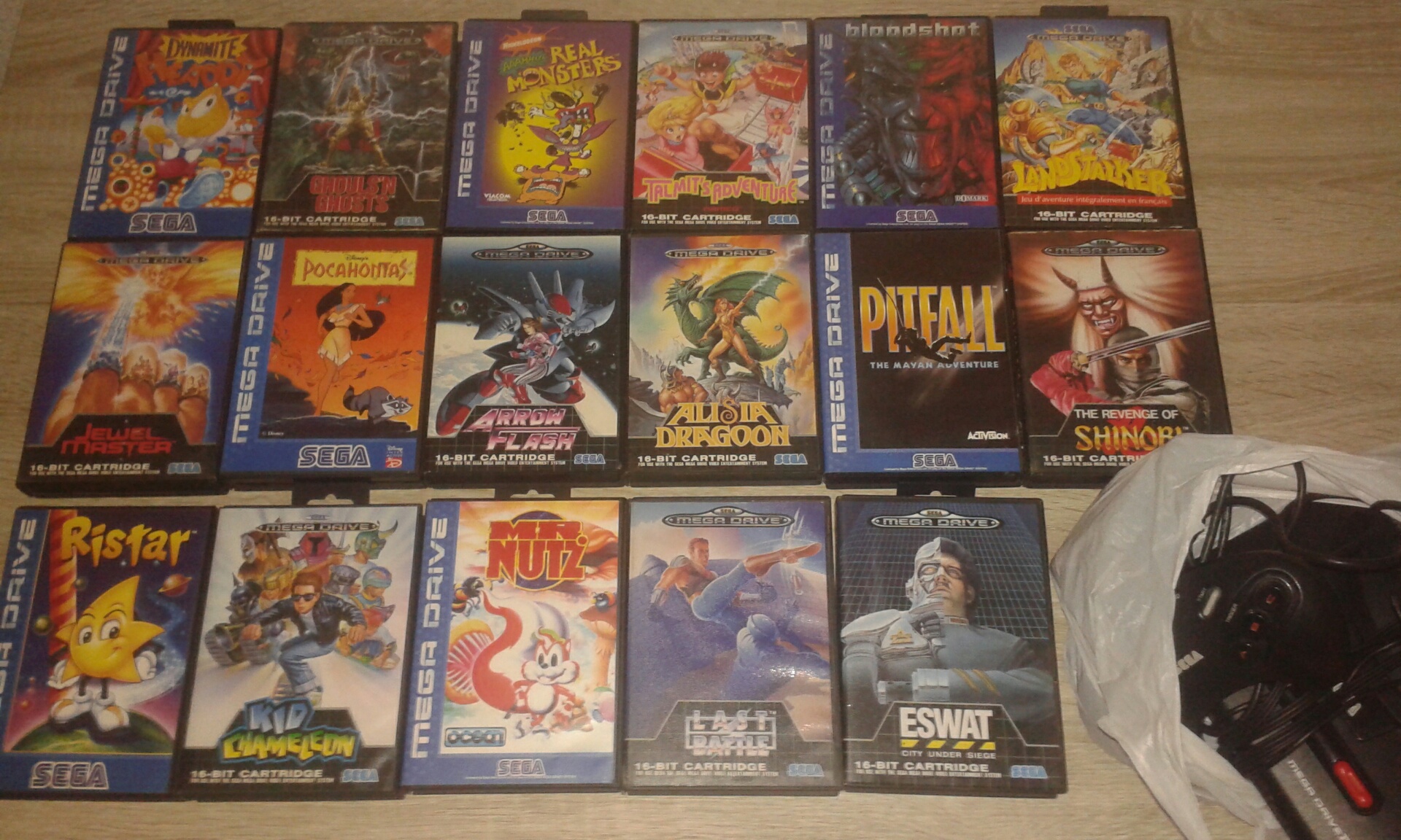 [VDS] Lot Megadrive 2 + 17 Jeux 484853mdloo