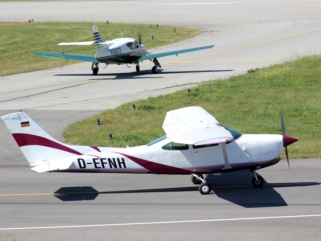 Aéroport de Cannes-Mandelieu [LFMD-CEQ] Avril 2014  489535IMG5564