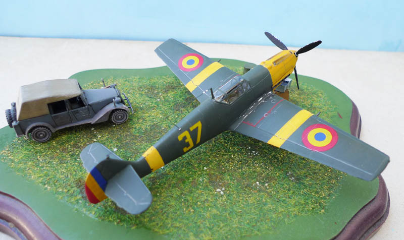 [Matchbox] Me 109 E Roumain. 490318Me109Rom54