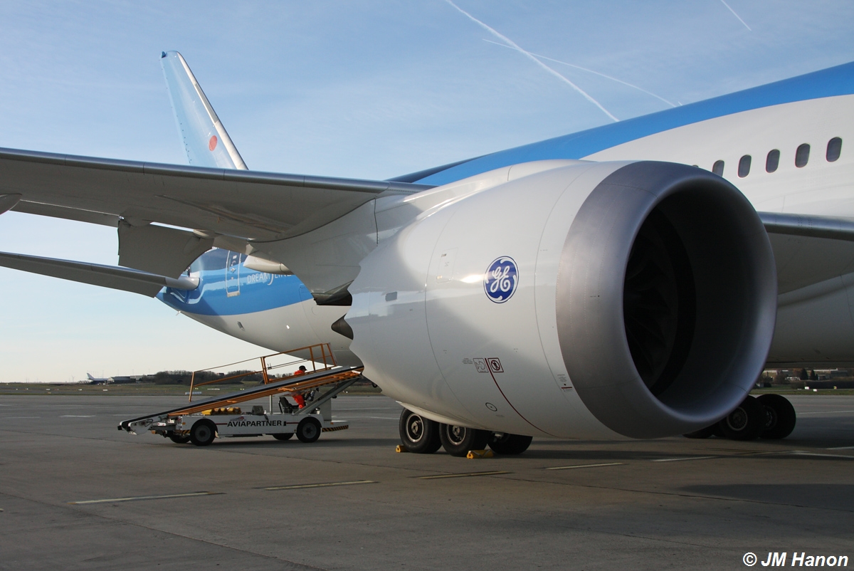 LGG 16.12.2013 (Dreamliner Jetairfly) 490381IMG0342GF