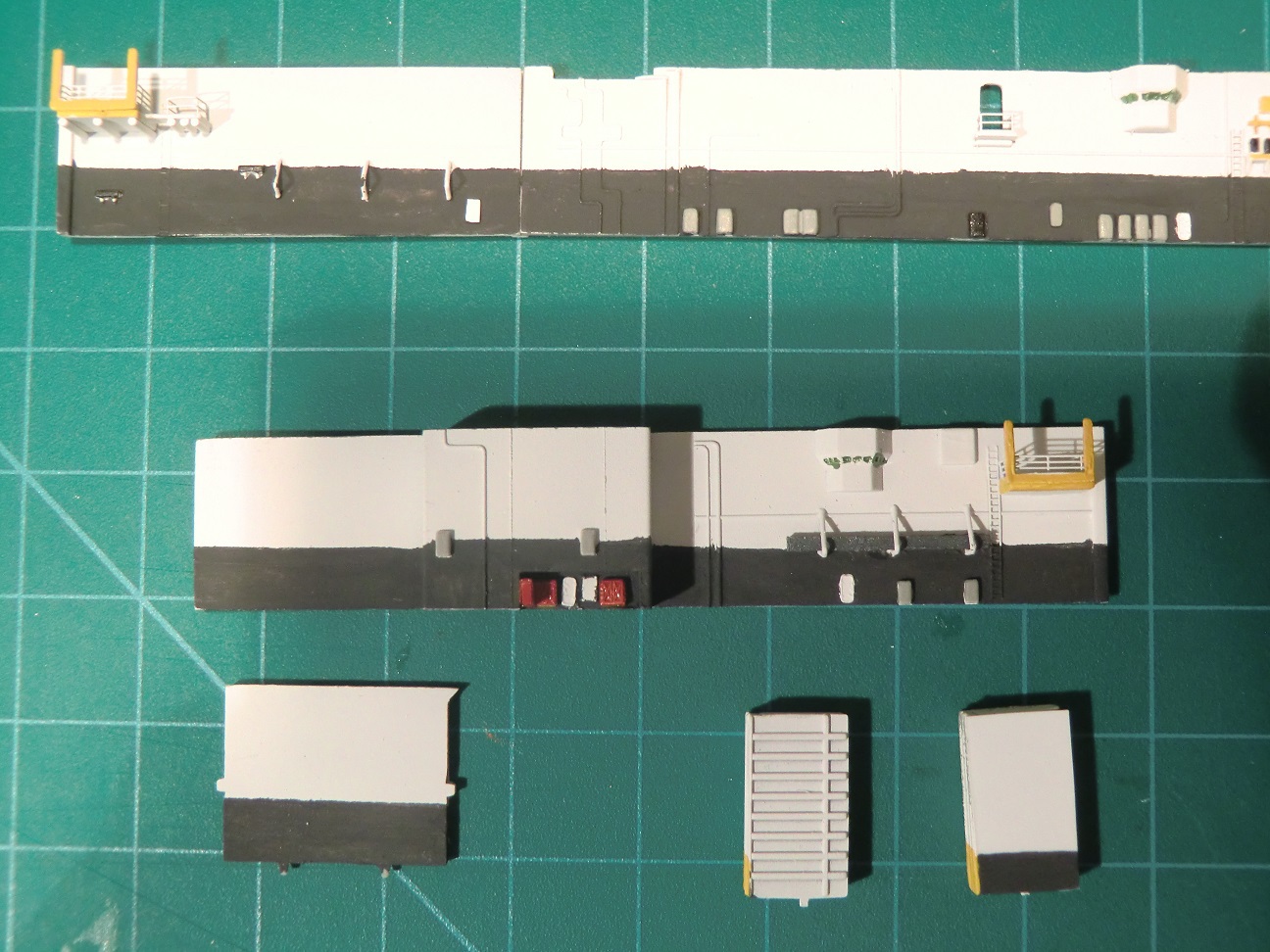 CVN 68 USS Nimitz Trumpeter 1/700  - Page 5 515350Nimitz44