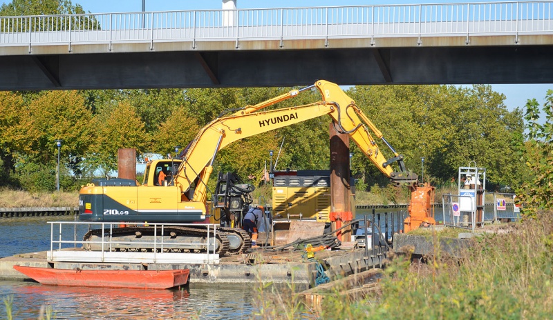 NAISSANCE ET VIE D’UN MODELE « HORS DU COMMUN » le ponton grue ENAK 540494photo1b