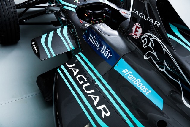 Jaguar Revient À La Compétition Avec La I-TYPE Et Son Equipe Composée D'Adam Carroll, Mitch Evans, Ho-Pin Tung et Panasonic 543541panasonicjaguarracingitypecockpit