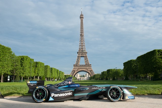  L’équipe Panasonic Jaguar Racing Inspire Une Nouvelle Génération De Pilotes Avant l’ePRIX De Paris 543991cha0357