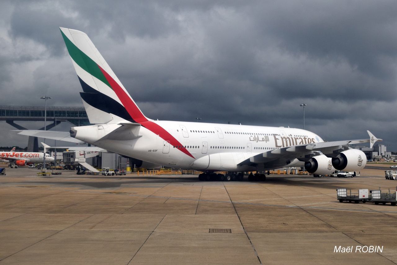 London Gatwick Airport (EGKK)  553408DSC10812