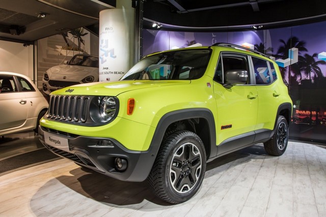 Nouvelle exposition Jeep® à MotorVillage : "Tracez votre propre route 557004Renegate11