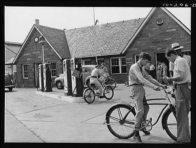 Les années 20 à 70 : photos et vidéos d'époque (partie 1) 558365BikesforRent