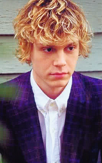 Trois petits tours ...  - Page 2 558632EvanPeters20