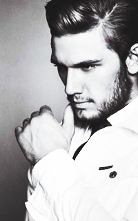 Alex Pettyfer - 200*320 561111362