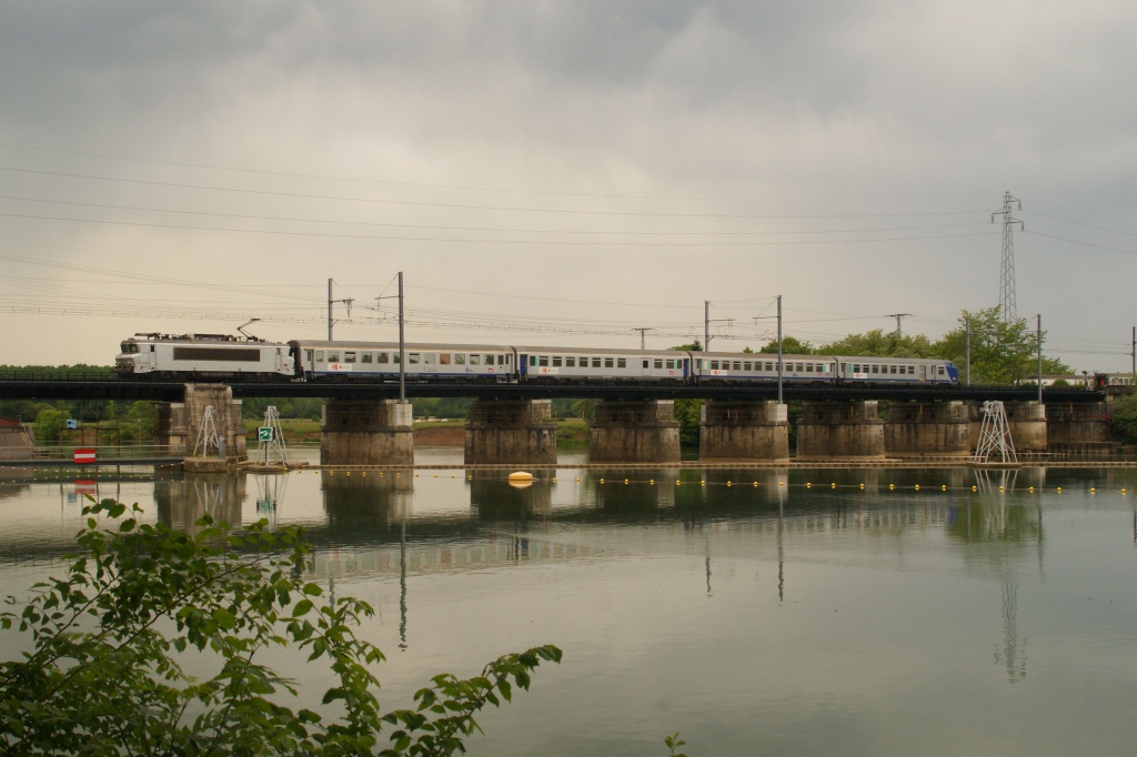 Quelques trains autour de Dijon 565618137BMai2014